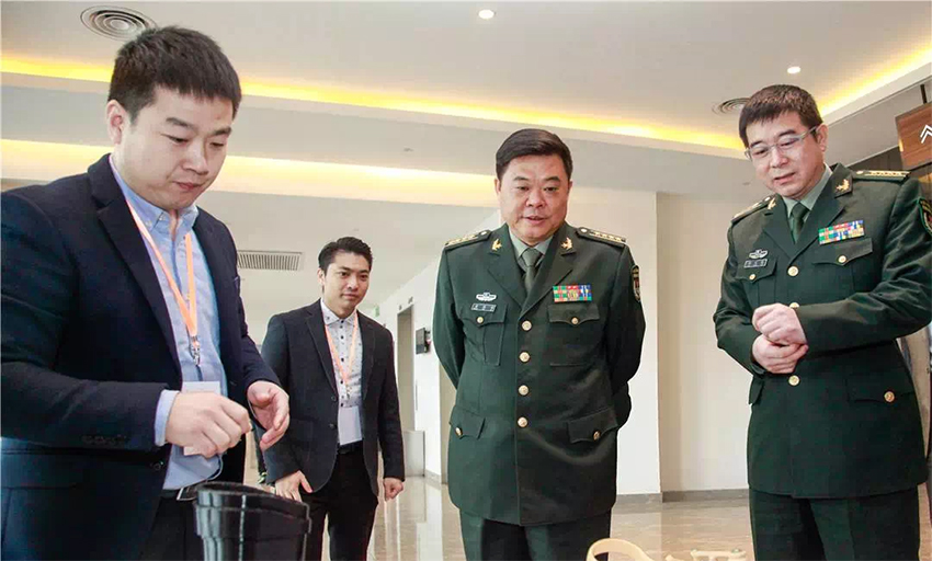 广东工业设计城张勇先生为卫勤装备领域的专家介绍展品11.jpg 广东工业设计城张勇先生为卫勤装备领域的专家介绍展品11.jpg